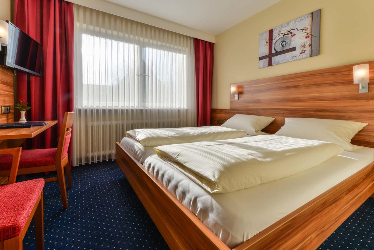 Hotel-Gasthof Rotes Ross Heroldsberg Exteriör bild