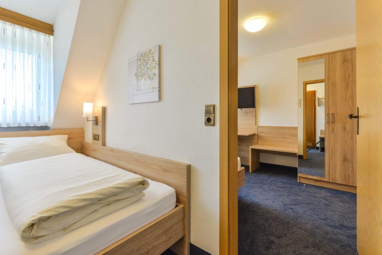 Hotel-Gasthof Rotes Ross Heroldsberg Exteriör bild
