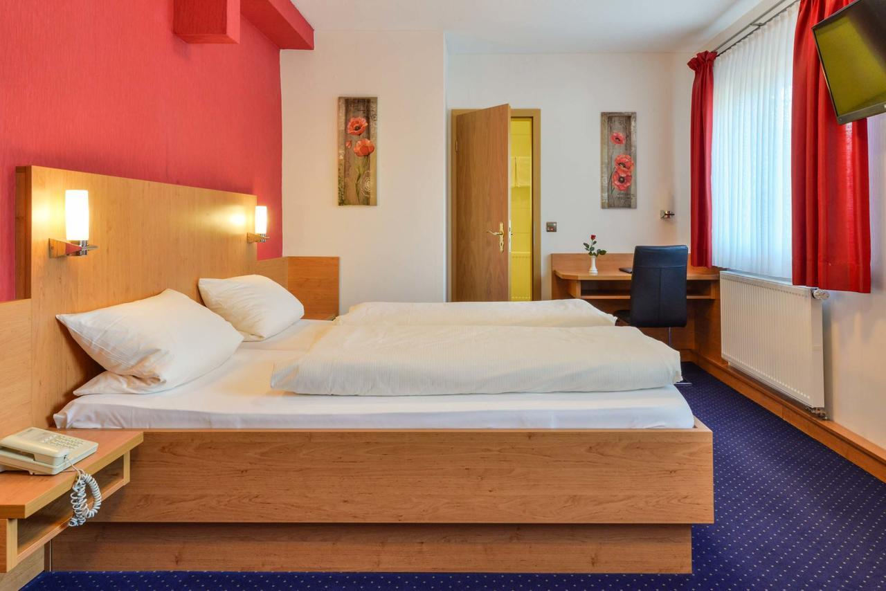 Hotel-Gasthof Rotes Ross Heroldsberg Exteriör bild